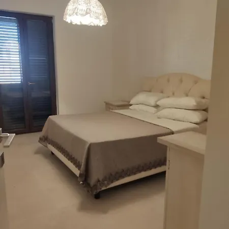 Castelrusso Apartment *